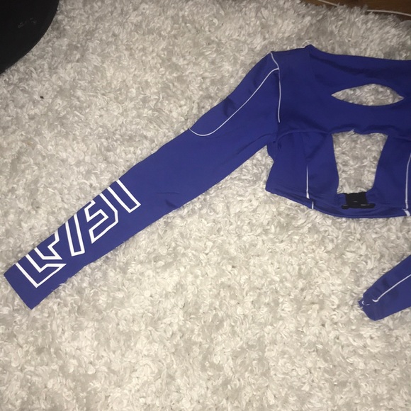 LF LONG SLEEVE BUCKLE FRONT TOP - Picture 4 of 8